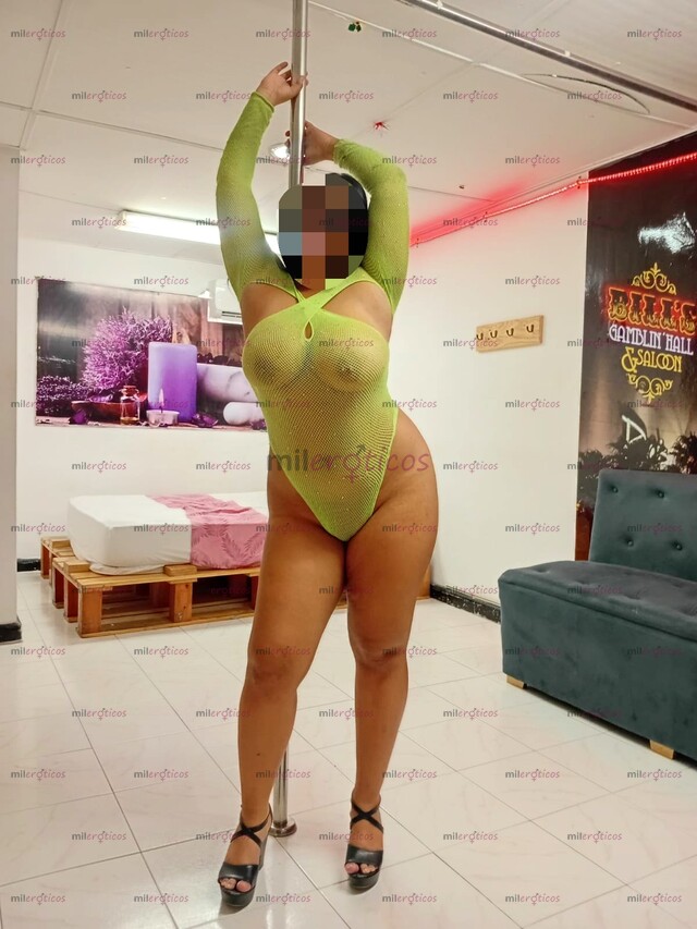 FOTOS DE ANDREA TODA UNA NALGONA ARRECHA CON UNAS PIERNAS DE DIOSA