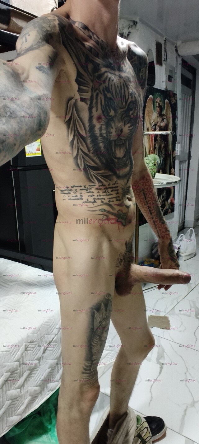FOTOS DE FLACO ARRECHO VERGON BLANCO TATUADO FETICHERO