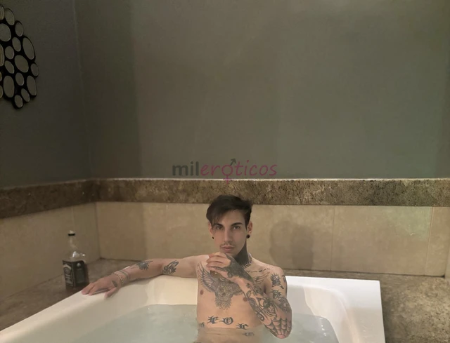 Novinho tatuado olhos verdes viciado em mamada e comer cuzinho vendo pack de videos e fotos 18 realizo fetiches 1 85 de altura pes 43 adoro gozar dent...