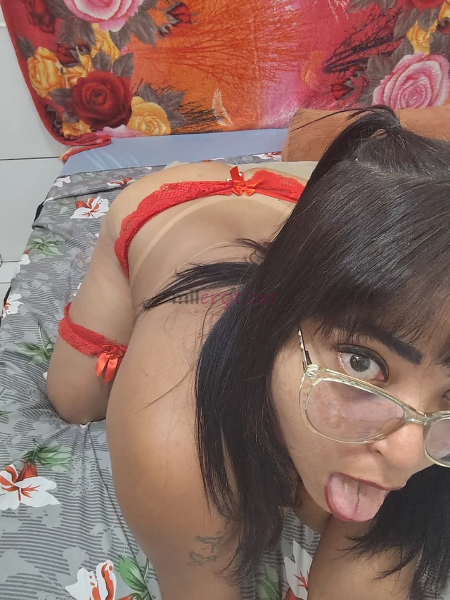 Ola sou paolla sou atendente somente virtualgosto de interagir me mostrar nao faco analmais gosto de falar muita putaria e me amostrar adoro um leitin...