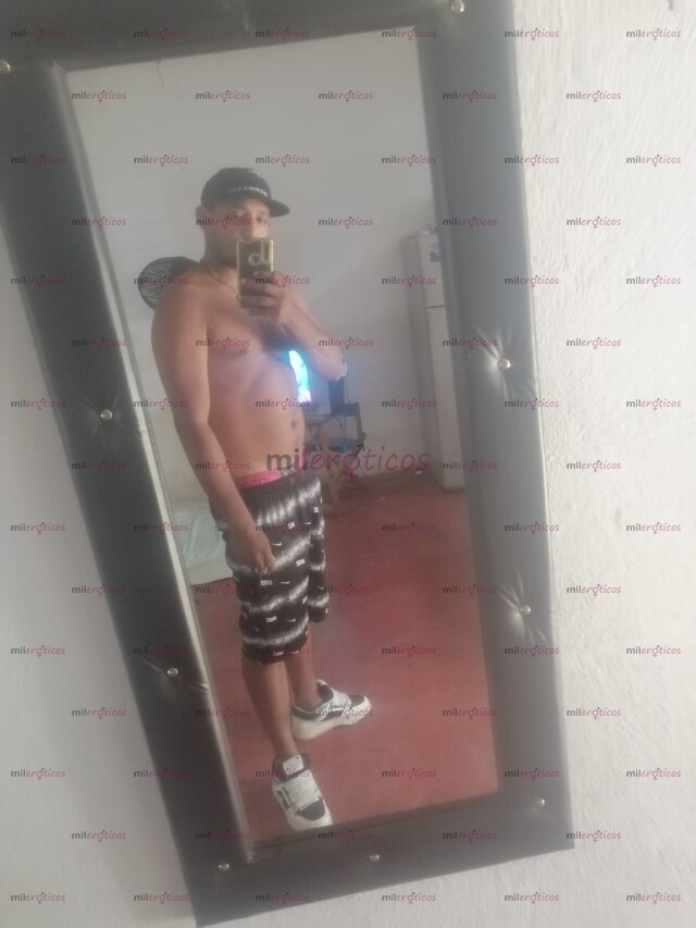 FOTOS DE MORENO CALIENTE CON GANAS DE PASARLA BIEN Y CUMPLOR TODAS TUS FANTACIA