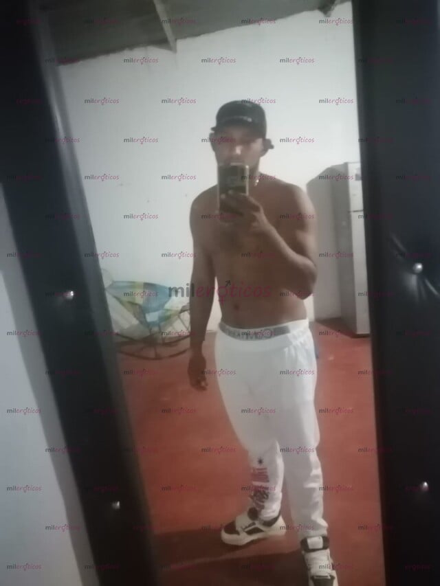 FOTOS DE MORENO CALIENTE CON GANAS DE PASARLA BIEN Y CUMPLOR TODAS TUS FANTACIA