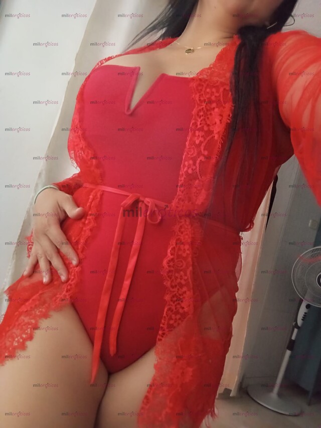 FOTOS DE DELICIOSAS VIDEOLLAMADAS CANDENTES CON UNOS JUGUETES HERMOSOS PUESTOS PARA DISFR