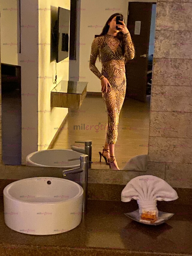 FOTOS DE LINDA TRANS, FEMENINA, SUMISA Y COMPLACIENTE.