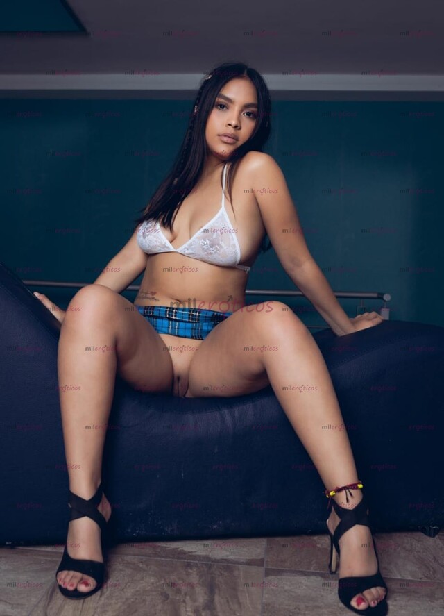 FOTOS DE UNIVERSIARIA NUEVA EN EL MEDIO LISTA PARA SER ESTRENADA