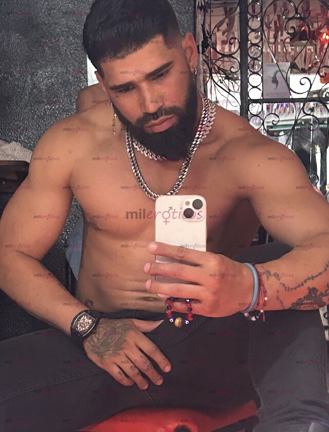 FOTOS DE ¡ GIGOLO BUSCA COMPLACERTE LLAMA YA ! 3103249417