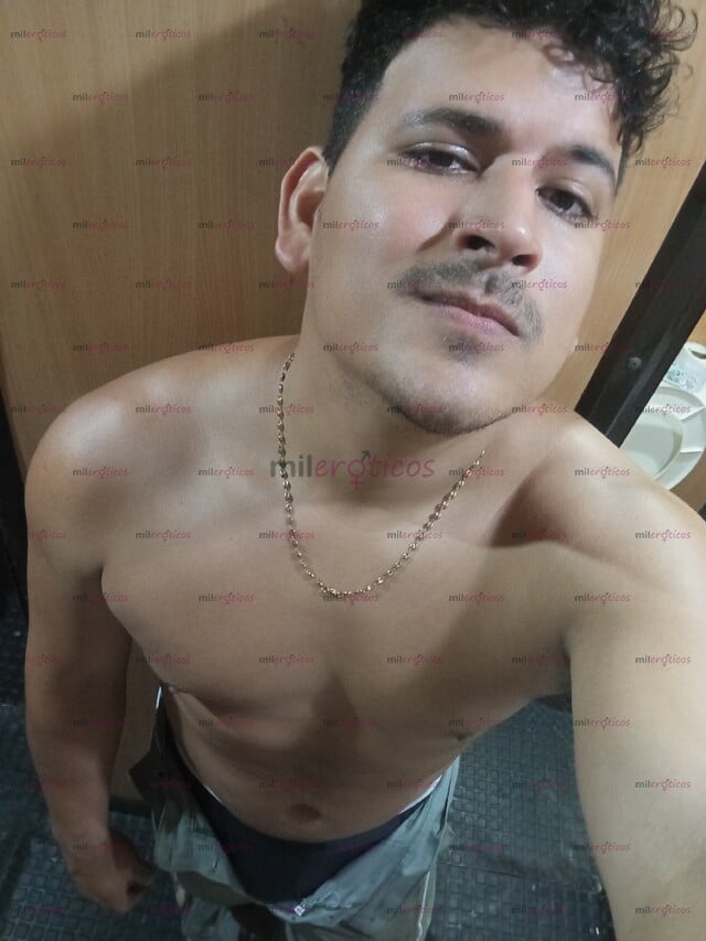 FOTOS DE JOVEN CALIENTE DISPUESTO A DISFRUTAR DE UN BUEN PLACER Y UNA BUENA COMPAÑÍA