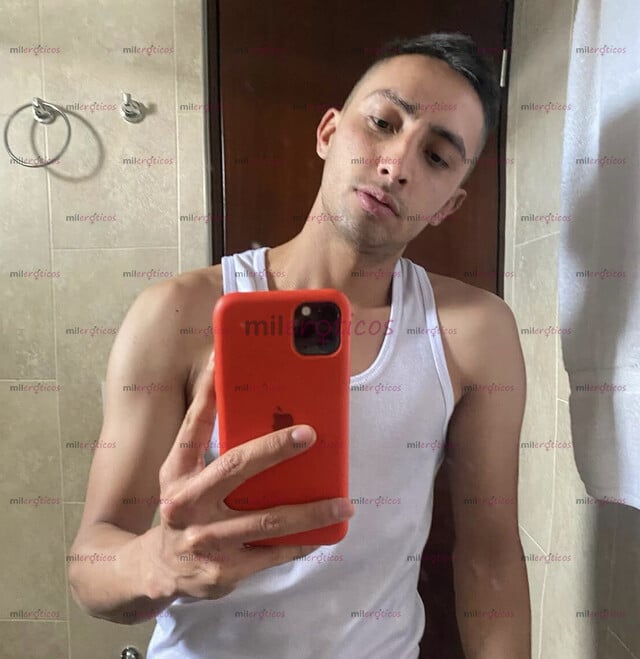 FOTOS DE CHICO JOVEN, VERSÁTIL, LLAMA O ESCRÍBEME AL 3165706625 DISPONIBLE 100%