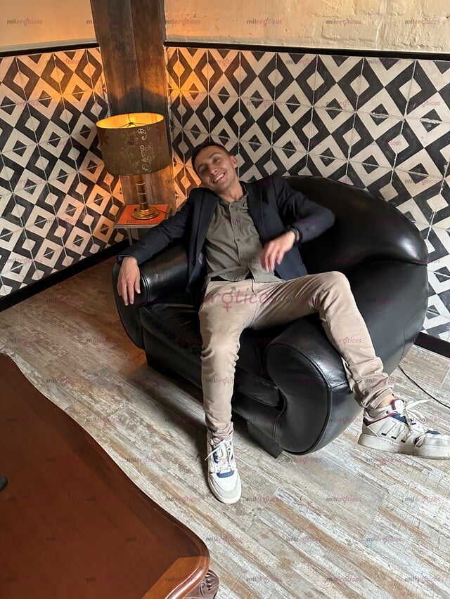 FOTOS DE CHICO JOVEN, VERSÁTIL, LLAMA O ESCRÍBEME AL 3165706625 DISPONIBLE 100%