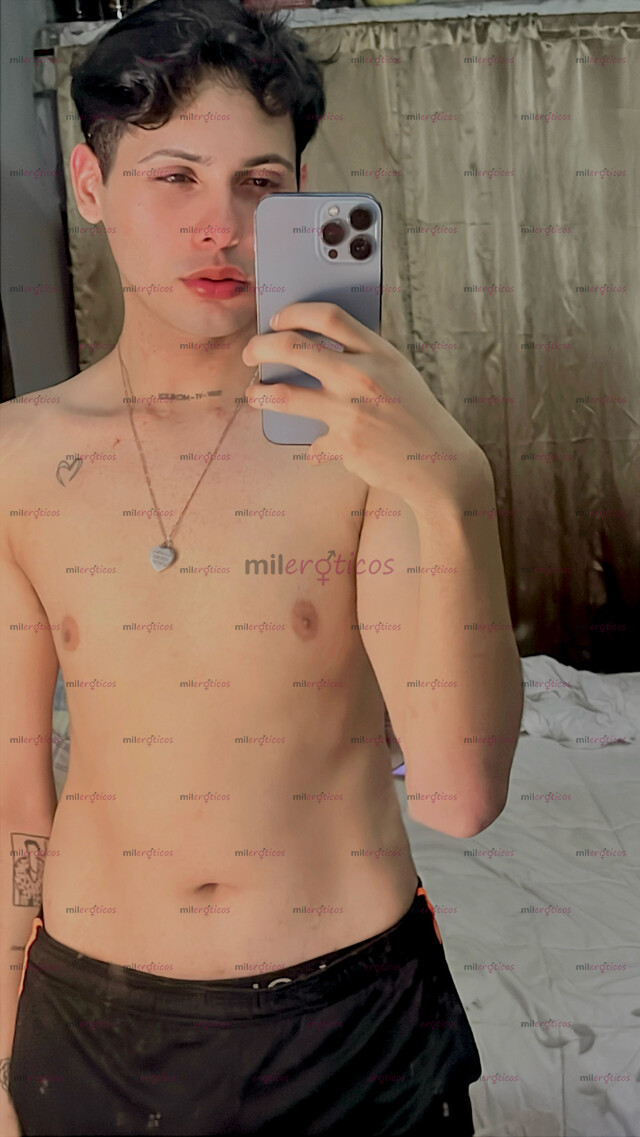 FOTOS DE ALEJANDRO OLGUIN ACOMPAÑANTE DE COMPAÑÍA Y MÁS