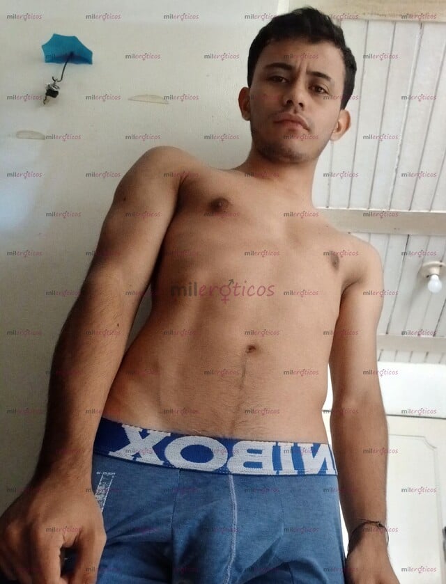 FOTOS DE UNIVERSITARIO JOVEN ATRACTIVO, VERSÁTIL MAS PASIVO, AMANTE DEL BUEN SEXO