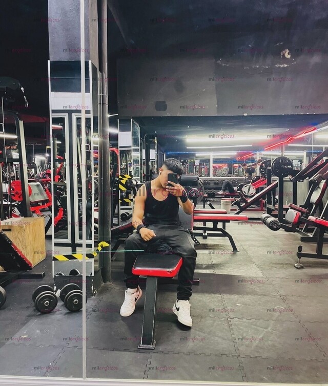 FOTOS DE JOVEN DE 18 AÑOS LLENO DE COLAGENO Y MUCHAS GANAS DE COJER