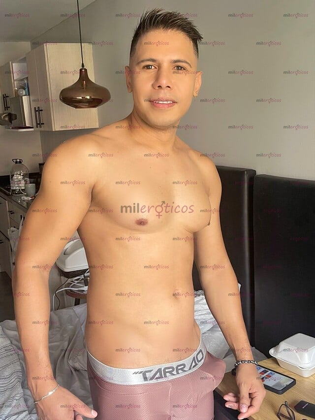 FOTOS DE SI BUSCAS UNA VERGA QUE ESTE DURA Y GRANDE AQUI LA MÍA