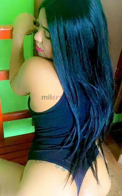 Sexo oral mutuo bebe hola bebe soy pamela una chiquitita morena muy caliente y golosa con unos ricos movimientos con mi conchita apretadita y mojadita...