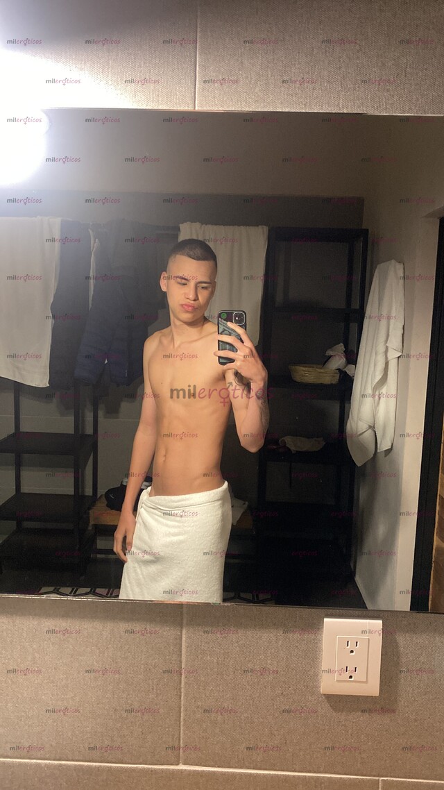 FOTOS DE JOVEN TATUADO DE 19 AÑOS EN BUSCA DE MUJERES QUE QUIERAN CUMPLIR SUS DESEOS
