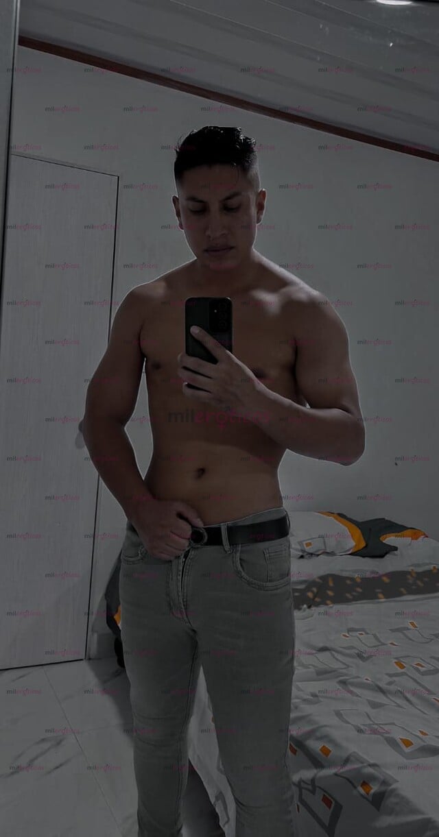 FOTOS DE CHICO JOVEN DEPORTISTA ATIENDE MUJERES DE BUEN GUSTO