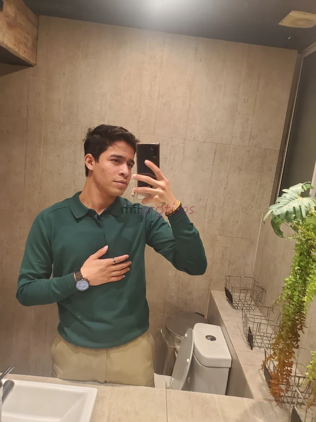 Hola soy miguel venezolano de 23 anos soy de gusto internacional y nacional mido 1 80 tambien trabajo a domicilios serios contactame para encuentros s...