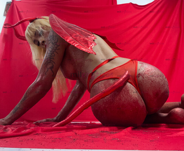 FOTOS DE CHICA XXX MÍA NIKOL. SOLAMENTE EN MI LUGAR DOY SERVICIO