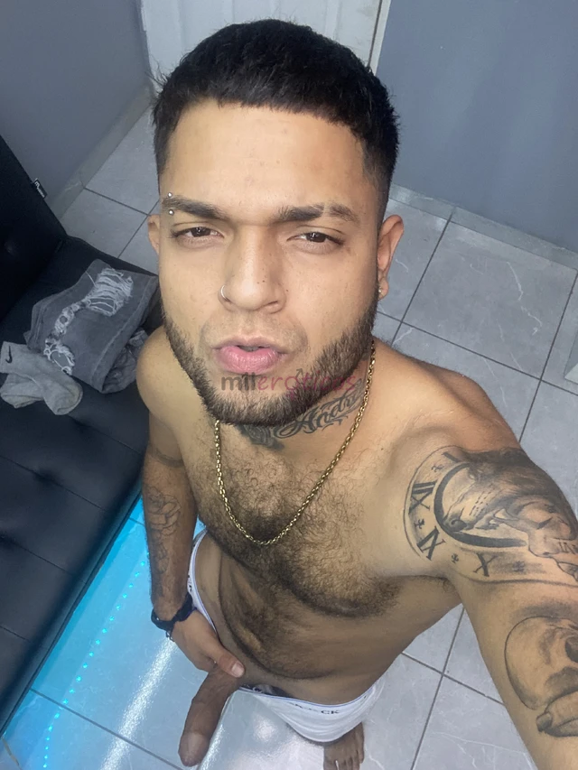 Hola soy heterome gusta follar duro pervertido extrovertido divertido y con ganas de complacertequiero metertelo todo y ver tu cara disfrutando de mi...