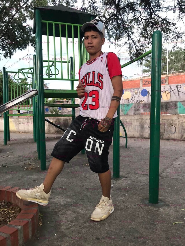 FOTOS DE CHICO FULL RESERVADO LECHERO VERGON TÍMIDO