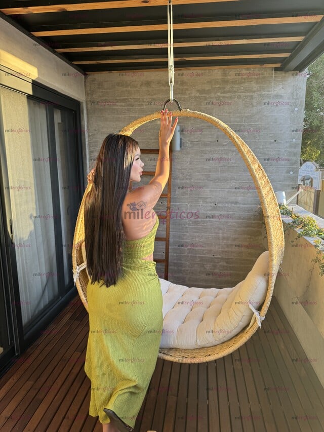 FOTOS DE KAREN UNA HERMOSA DIOSA EN LA CAMA CON UN CARAMELO DELICIOSO