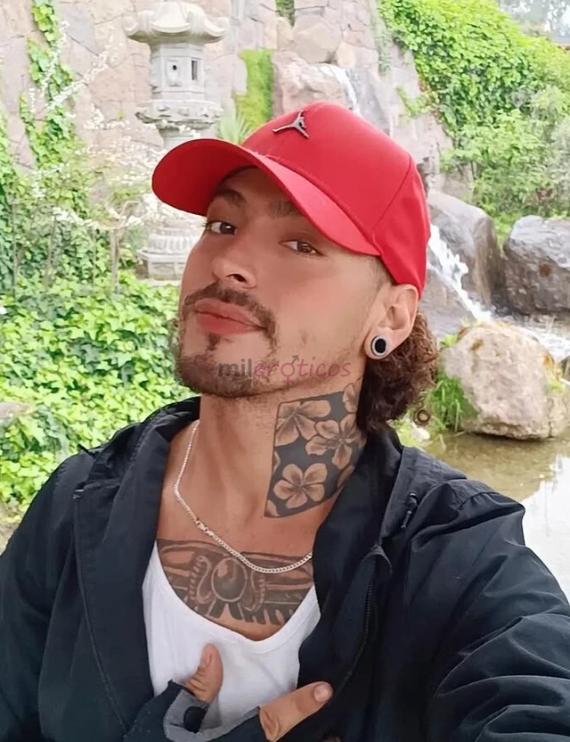 Soy un chico de 28 anos que gustan maduros mayores de 40 son un delirio me gusta atenderlos y complacerlos soy varonil dotado versatiljuguemos el jueg...