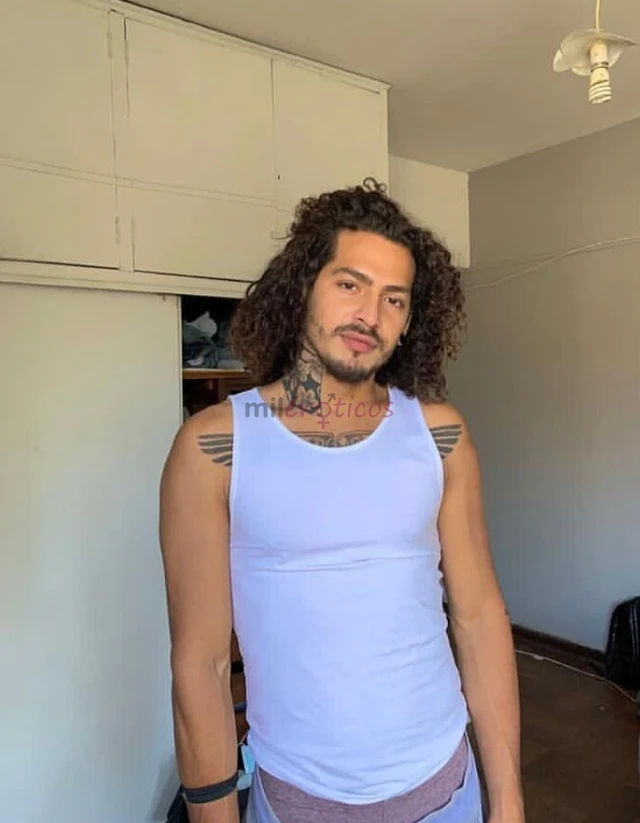 Soy un chico de 28 anos que gustan maduros mayores de 40 son un delirio me gusta atenderlos y complacerlos soy varonil dotado versatiljuguemos el jueg...