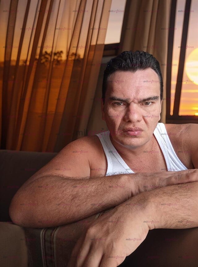 FOTOS DE DELICIOSA VERGA DURA, GRANDE Y LECHERA MACHO PARA CABALLEROS O PAREJAS SOLVENTES