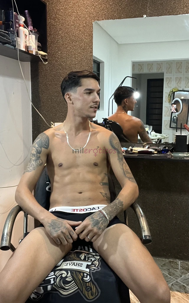 Novidade em sorocaba sou barbeiro naturista e atendo a vontade de cueca ou nu como preferir com opcao de finalizar com muita putaria e sacanagemlocal...