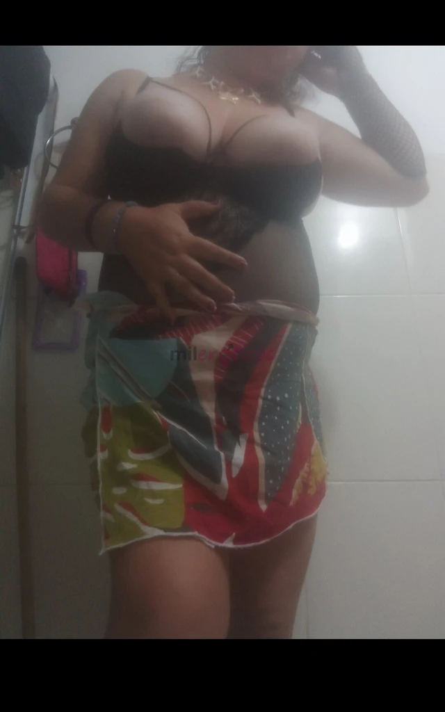 Ola meu la amoressou uma loira bem gostosa e sexy nova na cidade e adoro dar e receber carinhos venham conhecer meus servicos que tb sao viturais v nd...