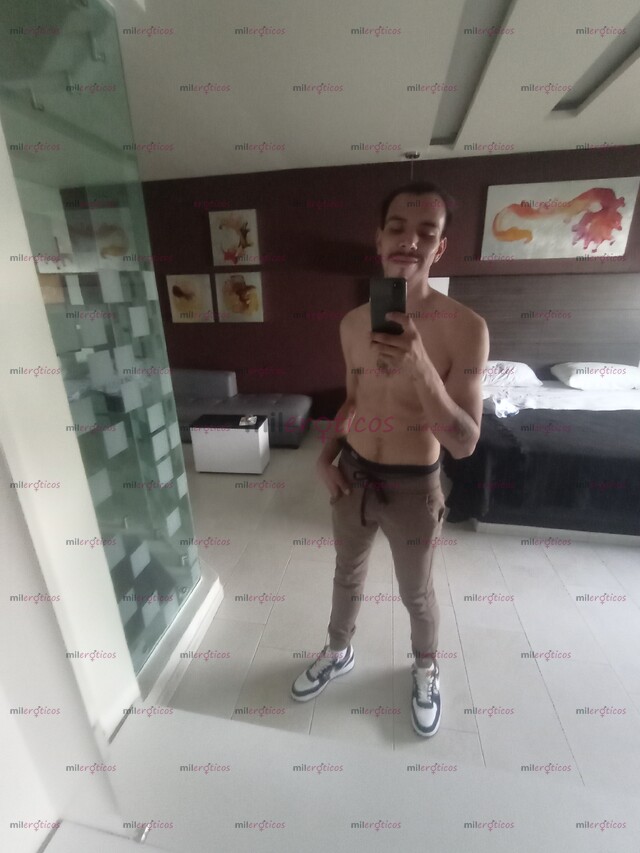 FOTOS DE HOLA SOY UN FLAQUITO BIEN DOTADO 1.87 DE ALTO Y 21CM DE LARGO