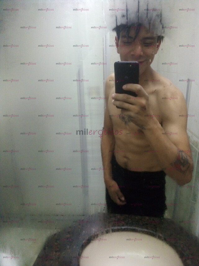 FOTOS DE HOLA SOY UN FLAQUITO BIEN DOTADO 1.87 DE ALTO Y 21CM DE LARGO