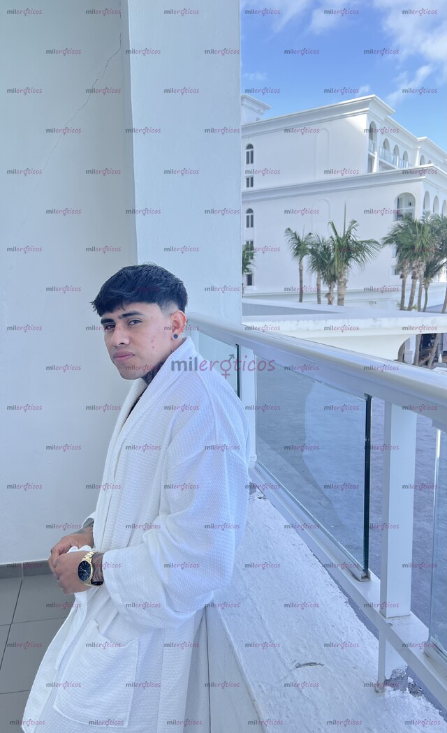 FOTOS DE INCONFUNDIBLE MORENO MEXICANO CON VERGA GRANDE Y LECHERA SOLO ACTIVO