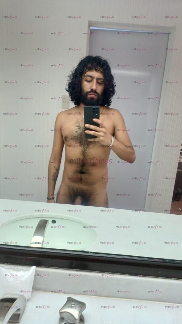 FOTOS DE BARBÓN, VELLUDO, MORENO, DE ASCENDENCIA ORIENTAL, CABELLO CHINO Y DOMINANTE