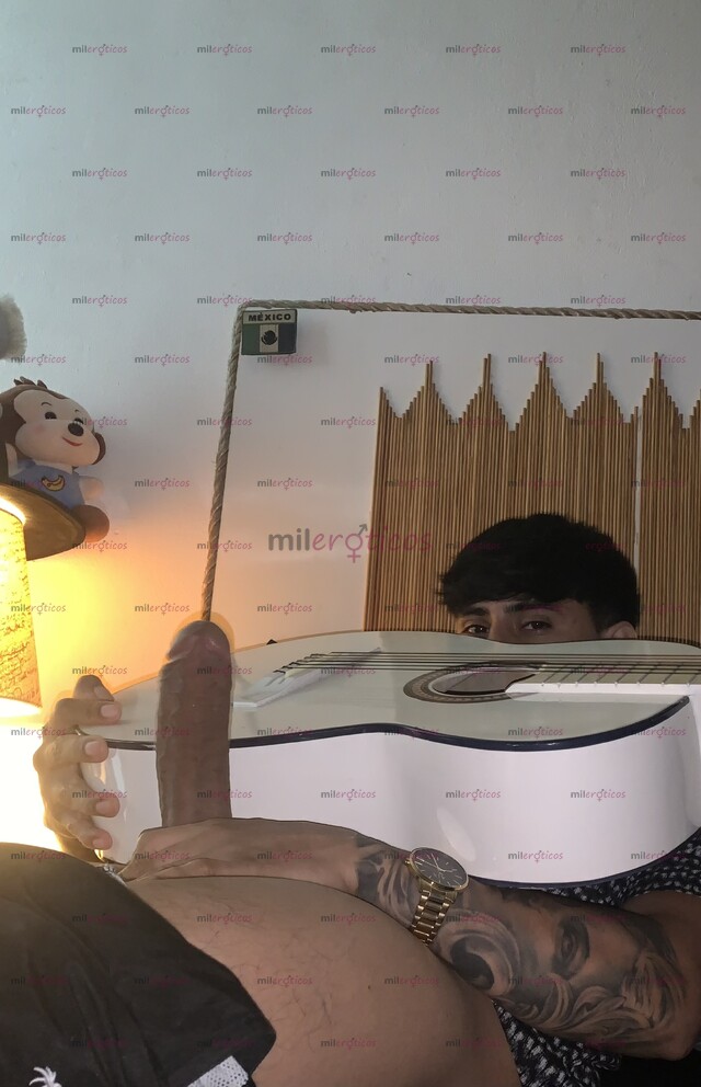 FOTOS DE INCONFUNDIBLE MORENO MEXICANO CON VERGA GRANDE Y LECHERA SOLO ACTIVO