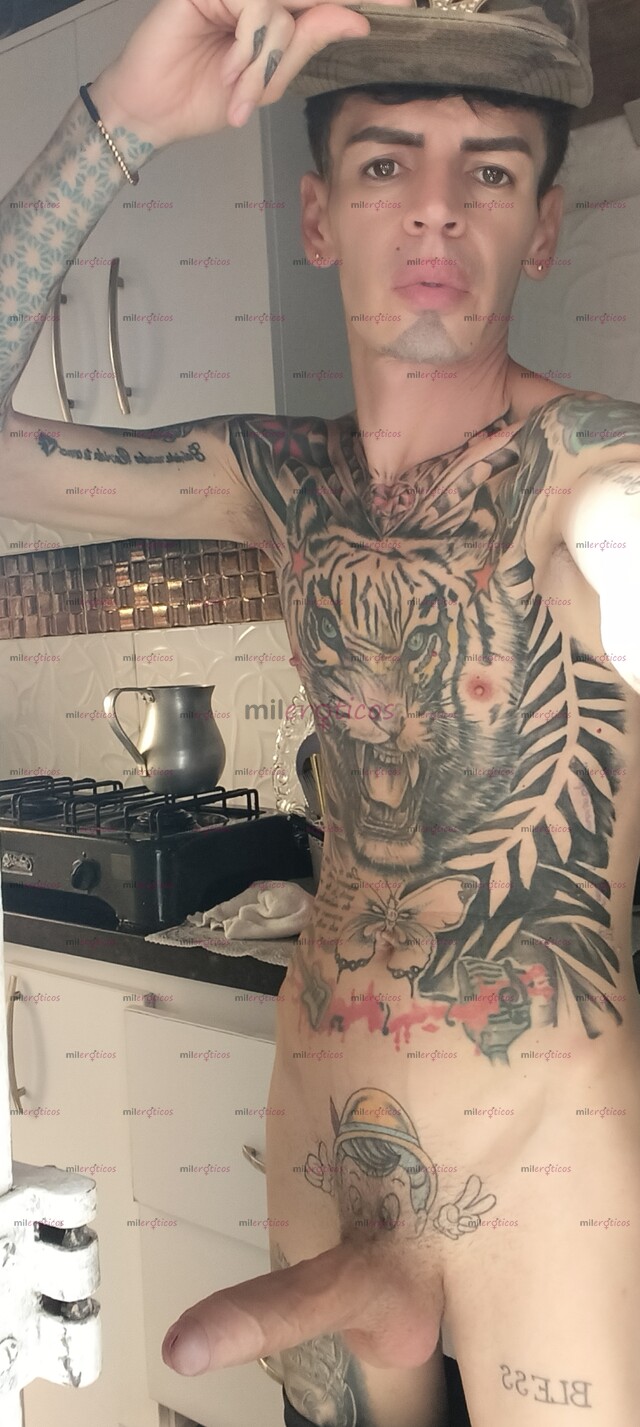 FOTOS DE FLACO ACTIVO MORBOSO FETICHERO VERGON TATUADO