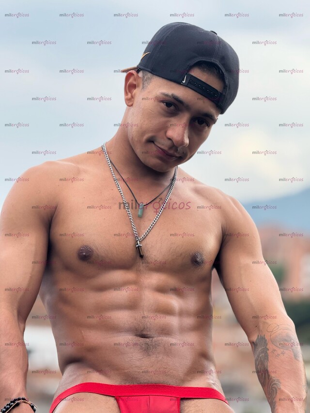 FOTOS DE SEXY MASAJISTA HETERO, BIEN DOTADO Y SUPER RELAJADO