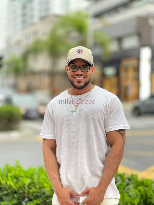 Ola deixe me me apresentar a voces meu nome e juan riveros tenho uma otima aparencia corpo malhado e algumas tatuagens 27 anos 1 85 de altura 90 kg so...