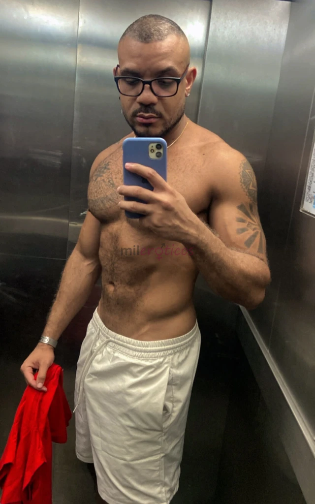 Ola deixe me me apresentar a voces meu nome e juan riveros tenho uma otima aparencia corpo malhado e algumas tatuagens 27 anos 1 85 de altura 90 kg so...