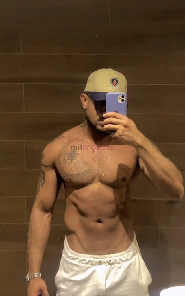 Ola deixe me me apresentar a voces meu nome e juan riveros tenho uma otima aparencia corpo malhado e algumas tatuagens 27 anos 1 85 de altura 90 kg so...