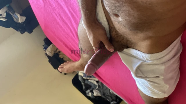 Ola deixe me me apresentar a voces meu nome e juan riveros tenho uma otima aparencia corpo malhado e algumas tatuagens 27 anos 1 85 de altura 90 kg so...