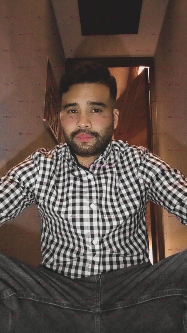 FOTOS DE TONY, DISPONIBLE PARA MUJERES. CARIÑOSO INTENSO COMPLACIENTE Y AGUANTADOR