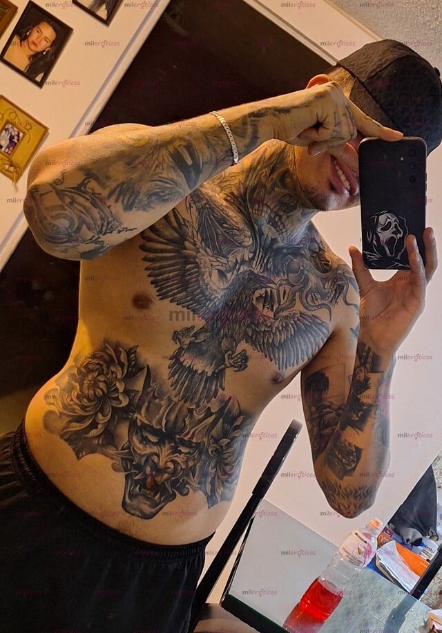 FOTOS DE MACHO VARONIL GUAPO BIEN ERECTO MUY ALTO 18 CM TATUADOOO ATELTICO