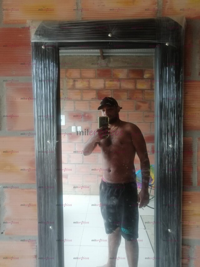 FOTOS DE MORENO CALIENTE CON GANAS DE METERLO Y PASARLA RICO SOLO DIME LA HORA H LISTO