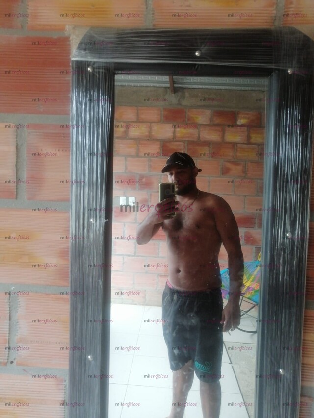 FOTOS DE MORENO CALIENTE CON GANAS DE METERLO Y PASARLA RICO SOLO DIME LA HORA H LISTO