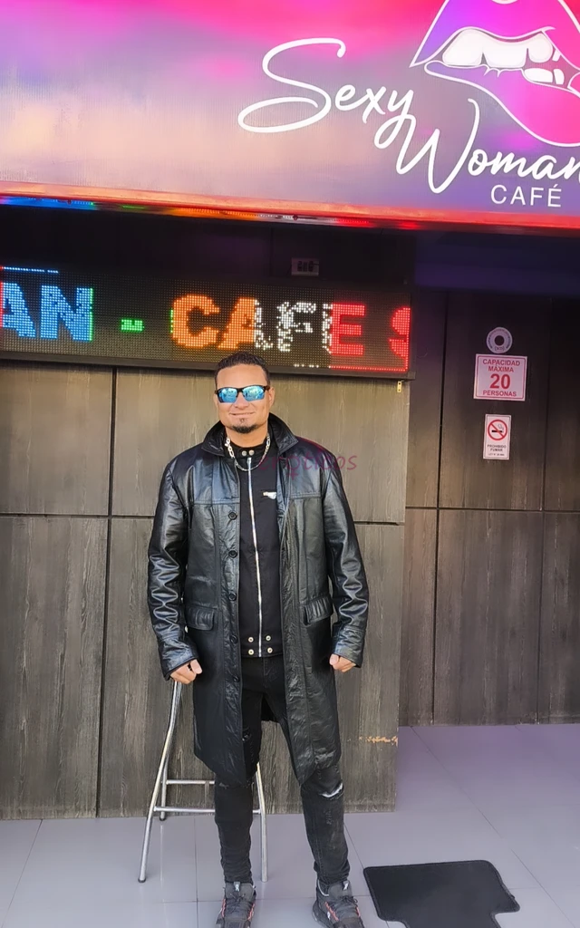 Hago salidas y encuentros diferentes partes de chile soy un hombre dotado mido 1 82 de altura y peso 85 kg soy gigolo con experiencia ofrezco masajes...