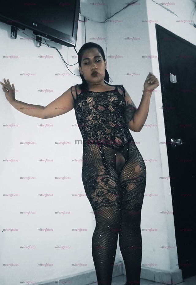 FOTOS DE PEQUEÑA TRAVIESA DISPUESTA A SACAR TÚ LECHE. VEN PARA COMERNOS