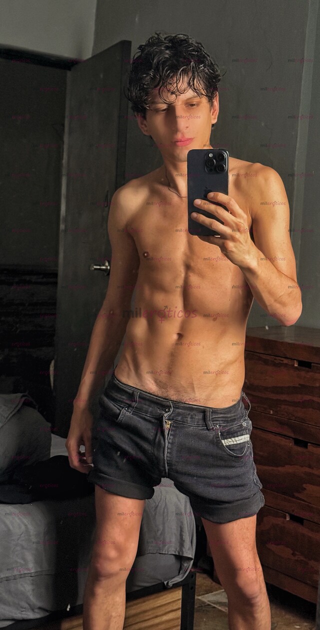 FOTOS DE VERGOTA DE TWINK. 23CM GRUESA Y MORBOSO. ACTIVO