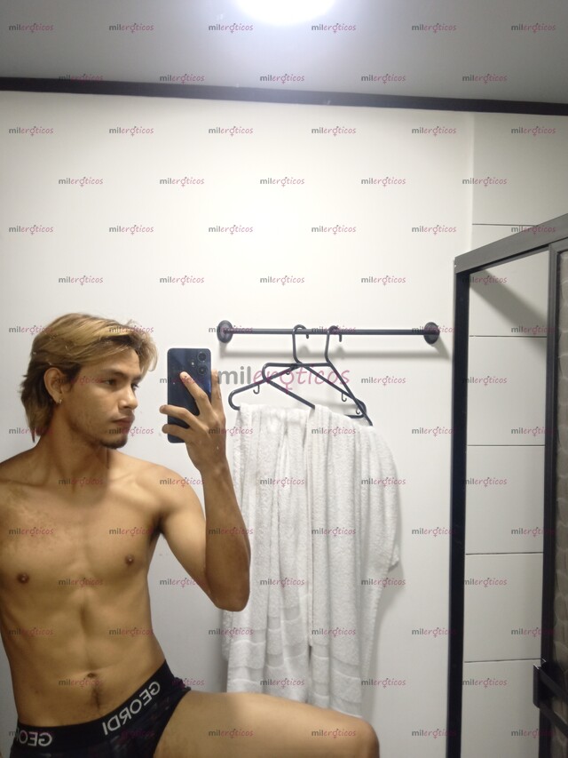 FOTOS DE JOVENCITO SIEMPRE CON LA VERGA PARADA , MACHO DOMINANTE