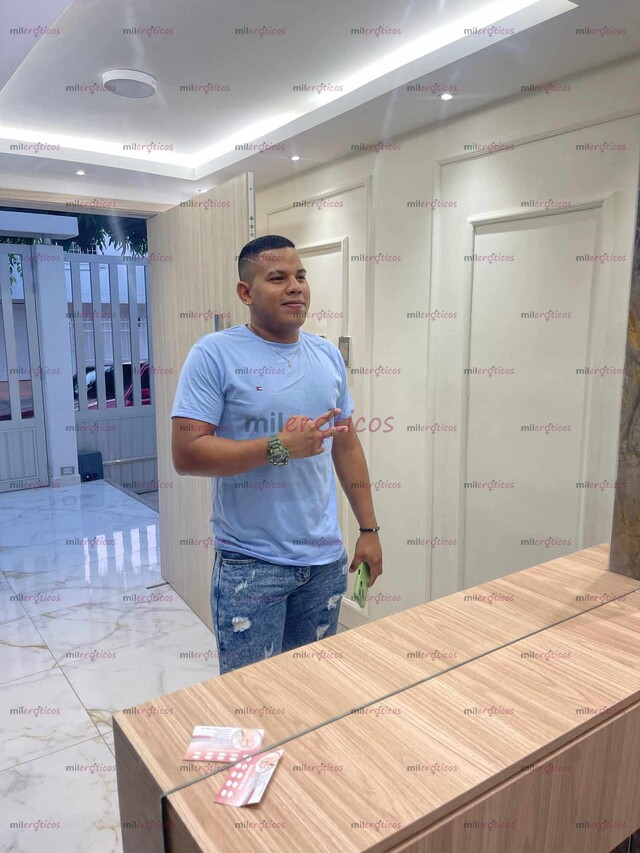 FOTOS DE CHICO MORENO VERSÁTIL JULIÁN ATRACTIVO DISPUESTO PARA CUMPLIR TUS FANTASÍA?